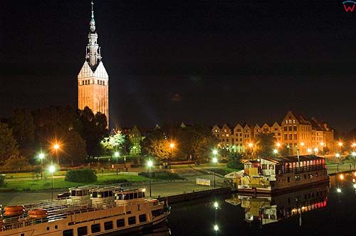 Elbląg, katedra i port w nocnej scenerii
